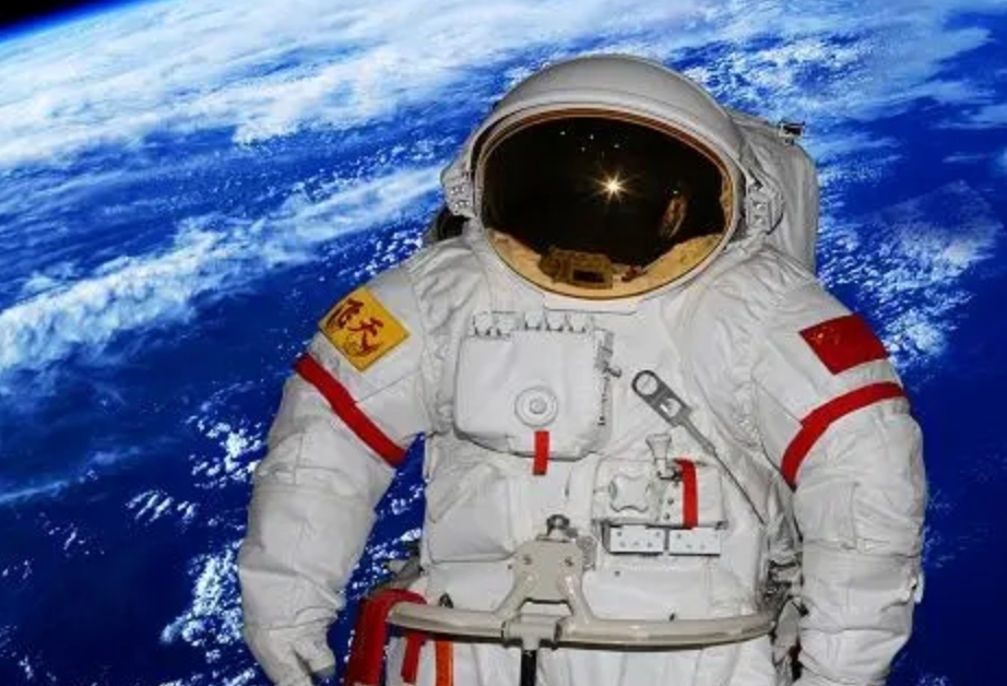 4名宇航员差点变“太空烧烤”？深度起底美国这次登月的惊险内幕(图1)